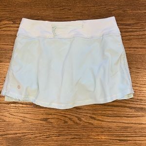 Lululemon running skirt. Sides are adjustable.